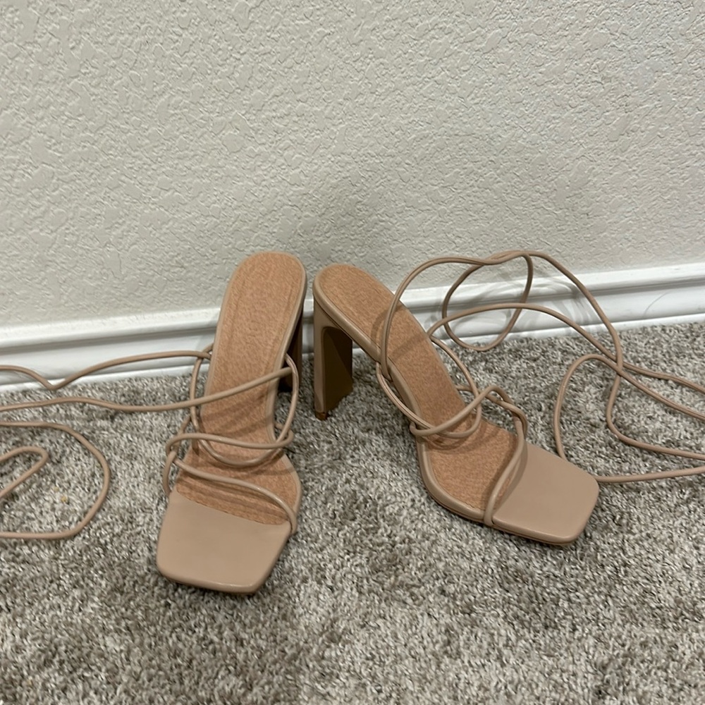 Billini nude heels size 7